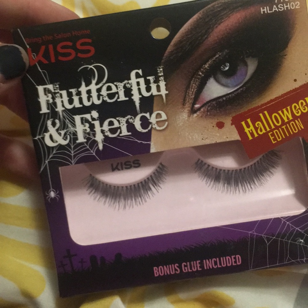 KISS Goth girl false eyelashes